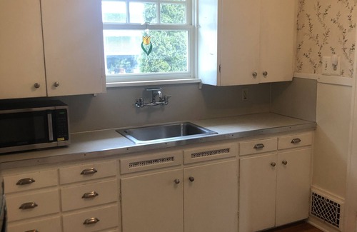 Holland Historic District House | Location, Location, Location! Historic District near downtown