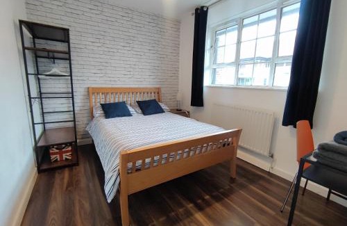 Shadwell Apartment | Location Location Location, Whole apartment for you!