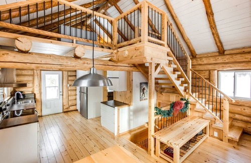 St-Adolphe-d'Howard Ski Chalet | Locations du Sommet - Le Log Home