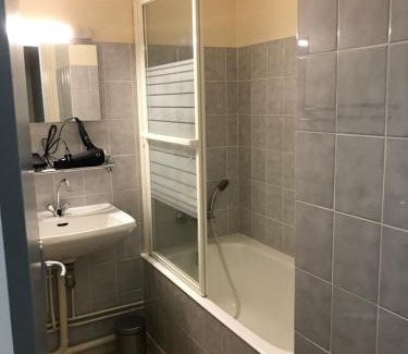 Besse-et-Saint-Anastaise Apartment | Locations de la cascade 4 personnes