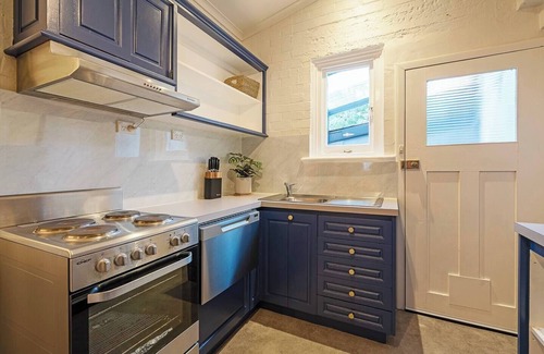 West Hobart House | Lochner Corner Restful Hideaway near Dining and CBD