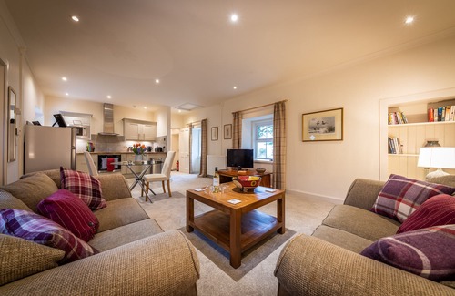 Isle of Scalpay Apartment | Lochsie Cottage, Peinmore House