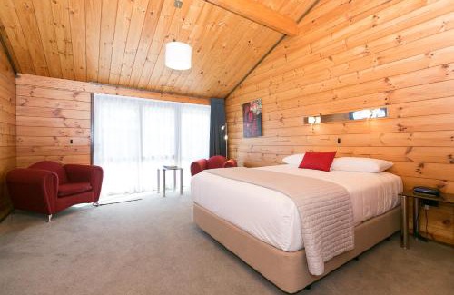 New Plymouth Hotel | Lockwood Manor Motel
