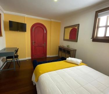 Ciudad Vieja House | LocoAmor
