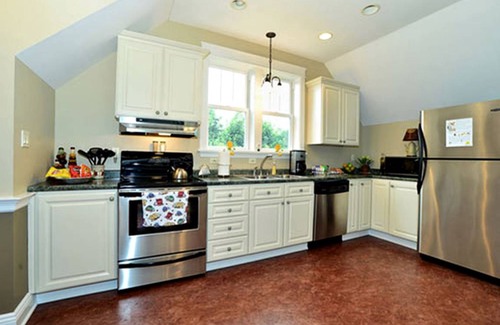 Ellwood City Cabin | Lodge ∙ 1 bedroom ∙ 6 guests