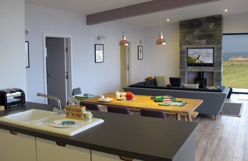 John O'Groats Cottage | Lodge 17 - 3 Bed Sea-View - a john o'groat that sleeps 6 guests in 3 bedrooms