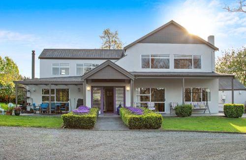 Bombay Cabin | Lodge ∙ 2 bedrooms ∙ 4 guests
