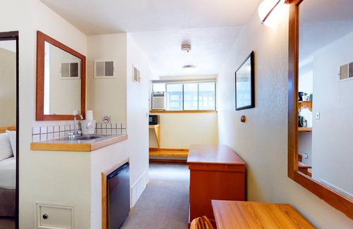 West End Cabin | Lodge ∙ 4 guests
