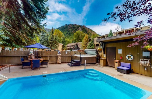 West End Cabin | Lodge ∙ 4 guests