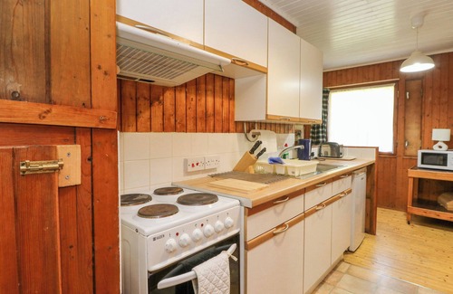 Lamlash Cottage | LODGE 6 - "ALDER", pet friendly in Lamlash, Isle Of Arran