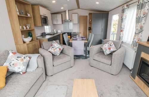 Bridlington Cottage | LODGE 7 - SEABREEZE RETREAT, pet friendly in Bridlington