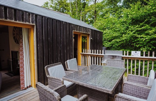 Corfe Castle Cottage | LODGE 8, family friendly, with hot tub in Corfe Castle