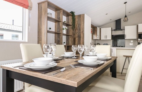 Chichester Cottage | LODGE AT CHICHESTER LAKESIDE (3 BED), family friendly in Runcton