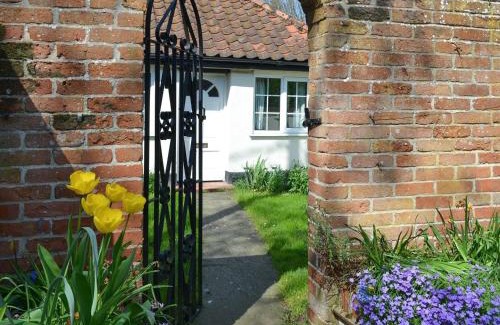 East Dereham House | Lodge Cottage - B6008