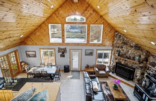 Holcombe House | Lodge Getaway Large Family Home Lake Holcombe Retreat & Event Center House