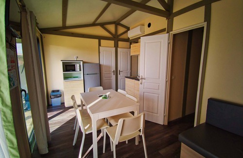 Meyzieu Nord Ouest RV Rental | Lodge-Hôtel & Spa les Voiles du Grand Large