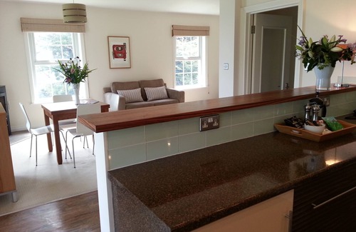 Chillington Cottage | Lodge house in beautiful grounds with breathtaking sea views