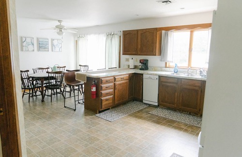 Erma Cabin | Lodge on top of Behr Brewing. Close to Cape May and Wildwood