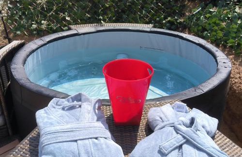 Lapalisse Other | lodge romantique "plein champ" et son jacuzzi privatif