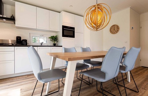 Lunteren Ski Chalet | ✓ Lodge Royal at Landgoed de Scheleberg ✓ Vacation house for 6 people ✓ Located in Lunteren (Gelderland) ✓ Vacation park in the Veluwe ✓ Book directly with the park