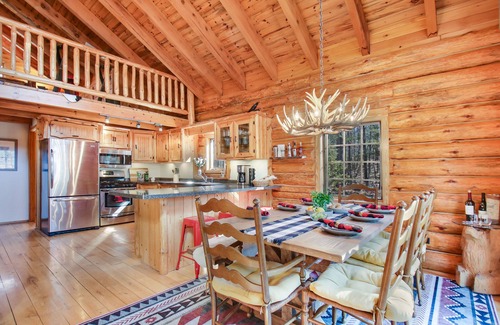 Springbrook Ski Chalet | LodgeLife Springbrook - Unwind in Nature Lux Log Cabin in the Heart of Adventure