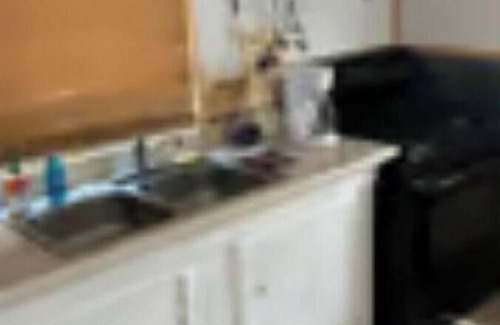Tulelake RV Rental | Lodging 8, Queen, full bath & kitchen with hot water