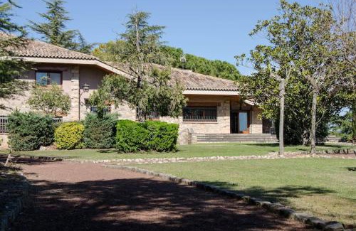 Santpedor Villa | Lodging Apartments Villa el Raco