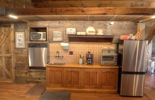 Wayne County House | Lodging EXTRAORDINAIRE!
