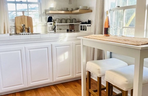 Victor Cottage | Lodi Winery Estate Cottage - Kitchenette, Pool, on Mokelumne River