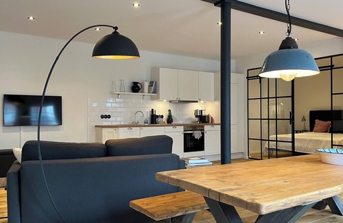 Friedrichstadt Apartment | Loft 1 with large terrace and beach chair