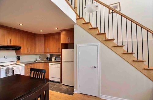 Bellerive Apartment | Loft 16 foot ceiling +mezzanine