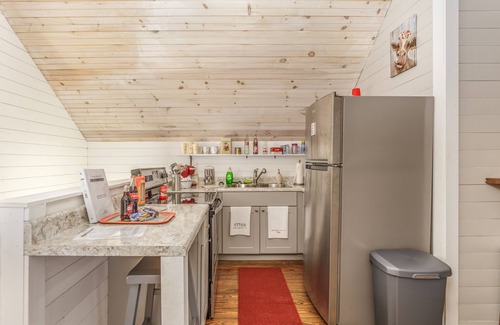 Bean Station Apartment | Loft at the Country Store! Unique Southern Stay! 1bed, 1bath