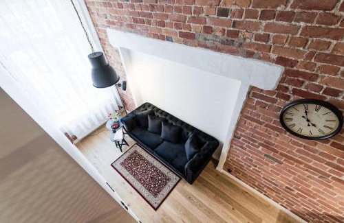 Kadriorg Apartment | Loft Black and Red