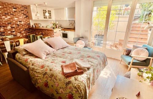 Valladolid Apartment | Loft de estilo industrial con jardín y garaje privados