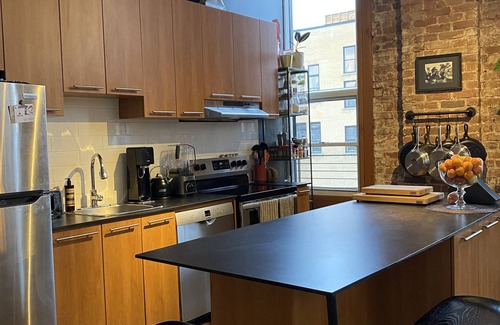 Hochelaga-Maisonneuve Apartment | Loft Industriel Totalement Équipé Situé à une Minute de Marche de Tout!