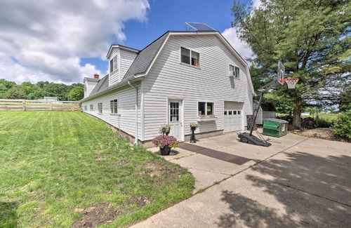 Huntsburg House | Loft Unplugged with Outdoor Space in Amish Country!