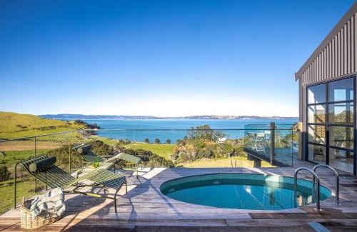 Waiheke Island House | Loft & Workroom, Woodside Bay - Be My Guest Waiheke