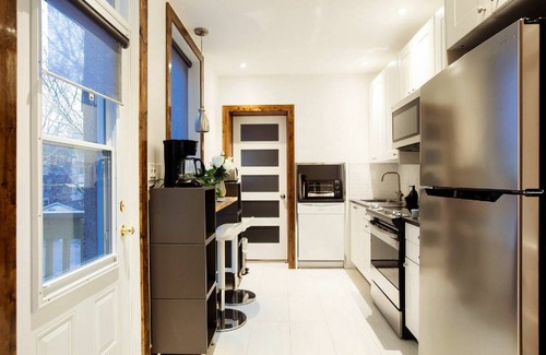 De Lorimier Apartment | LoftJC1 | 1BR Suite +Free Private Parking| Lafontaine park