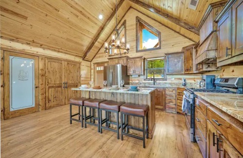 Tuskahoma Cabin | Log Cabin with Million Dollar View! “The Time Out” Secluded property