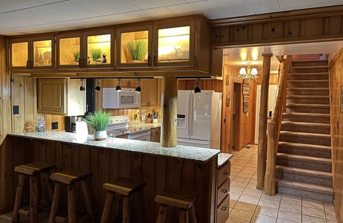 Edgerton House | Log home Lake Koshkonong and Rock River !