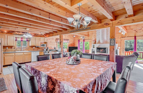 Harrisburg House | Log Home on 8 Acres close to Hershey attractions