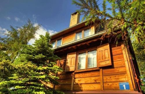 Gizycko House | Log House by Lake Tajty, Masurian Lakes Trail