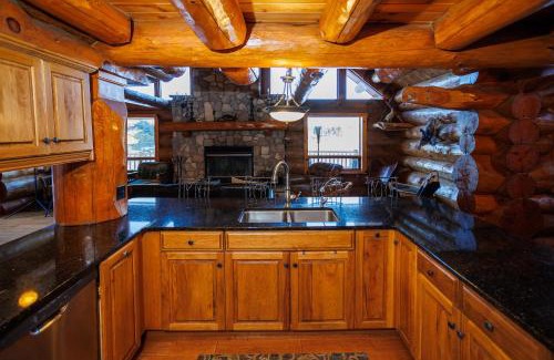 Fish Creek House | Log Retreat at Fish Creek by Simple Life Rentals