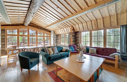 Pyhatunturi Ski Chalet | Log Villa Tietotunturi