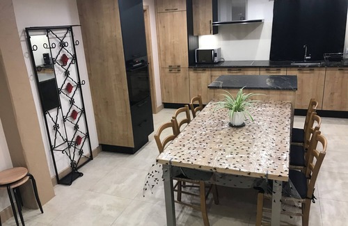 Ebersheim Apartment | Logement de 80 m2 Pour 1 à 6 Personnes Dans un Corps de Ferme et Cour Privative