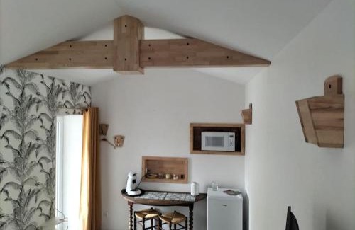 Mazieres-en-Gatine Apartment | Logement entier 3 pièces et terrasse