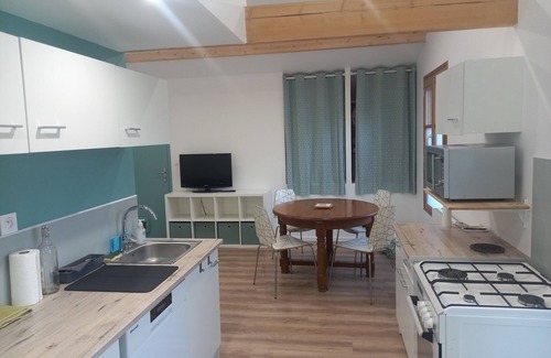 Perouges Apartment | Logement Familial 6 Personnes au Pied de la Cité Médiévale