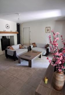 Sainte-Gemme-Martaillac House | Logement entier chez Hélène