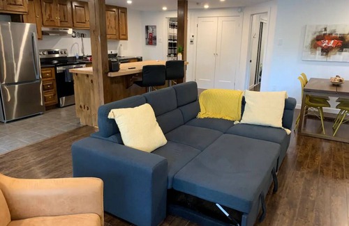Brownsburg-Chatham Apartment | Logement Tranquille en Nature, Près de Toutes les Commodités!