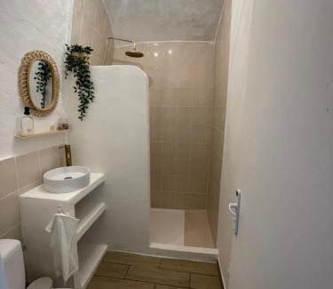 Naveil House | Logement troglodyte tout confort 42 min tgv Paris